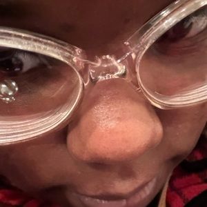 Meet your Posher, Jakyra